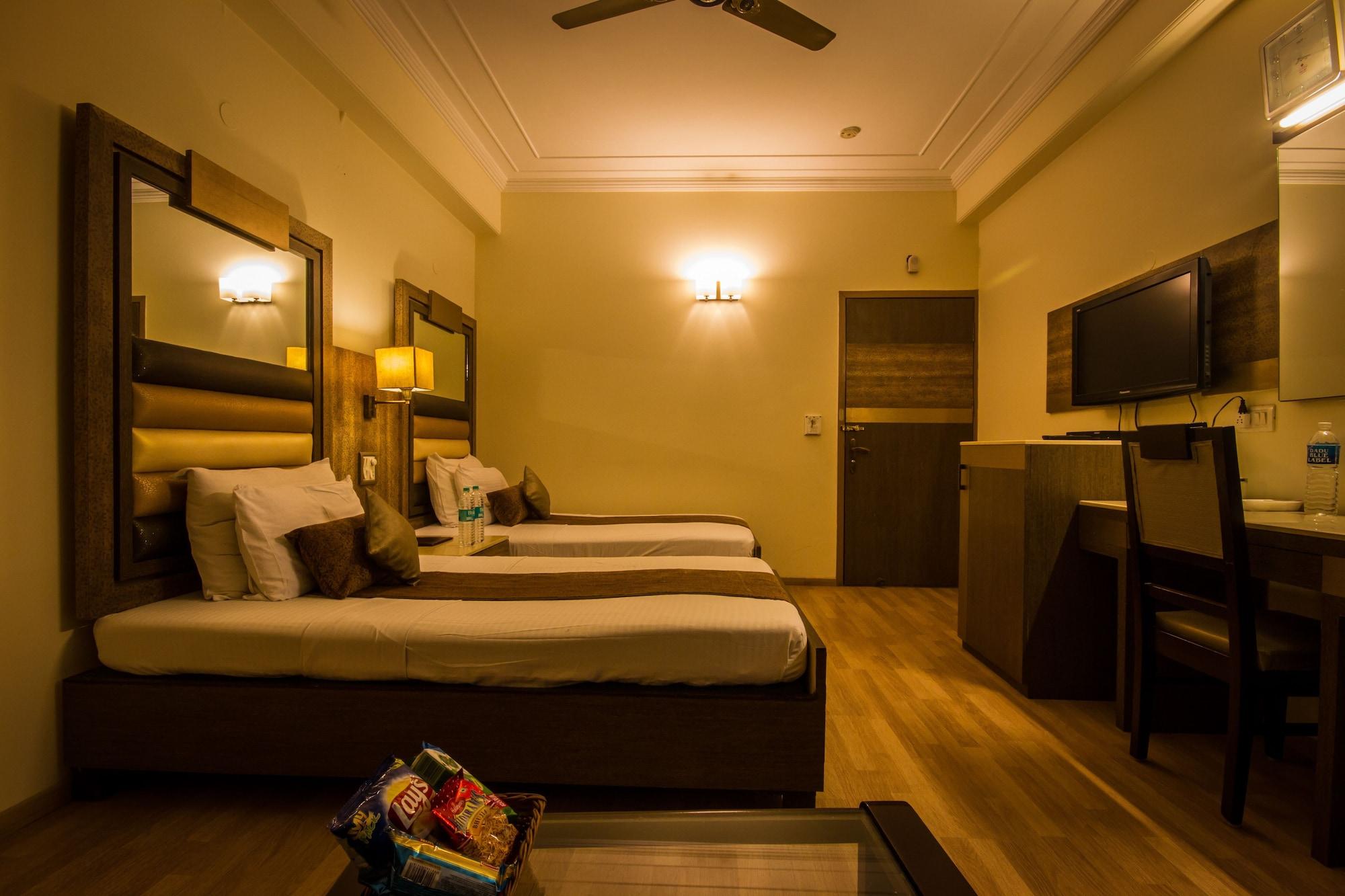 The Suncourt Hotel Yatri Delhi  Exterior photo