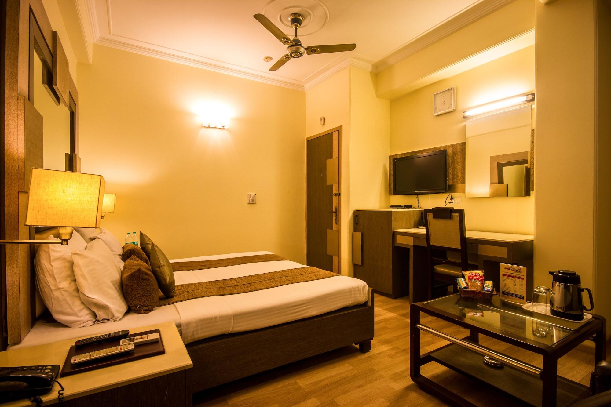 The Suncourt Hotel Yatri Delhi  Exterior photo