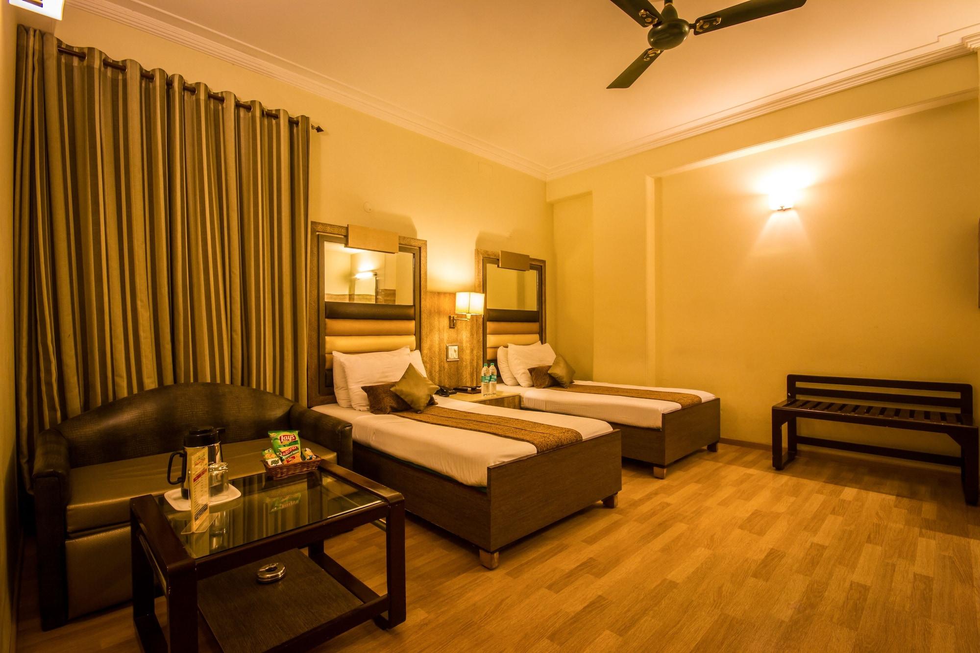 The Suncourt Hotel Yatri Delhi  Exterior photo