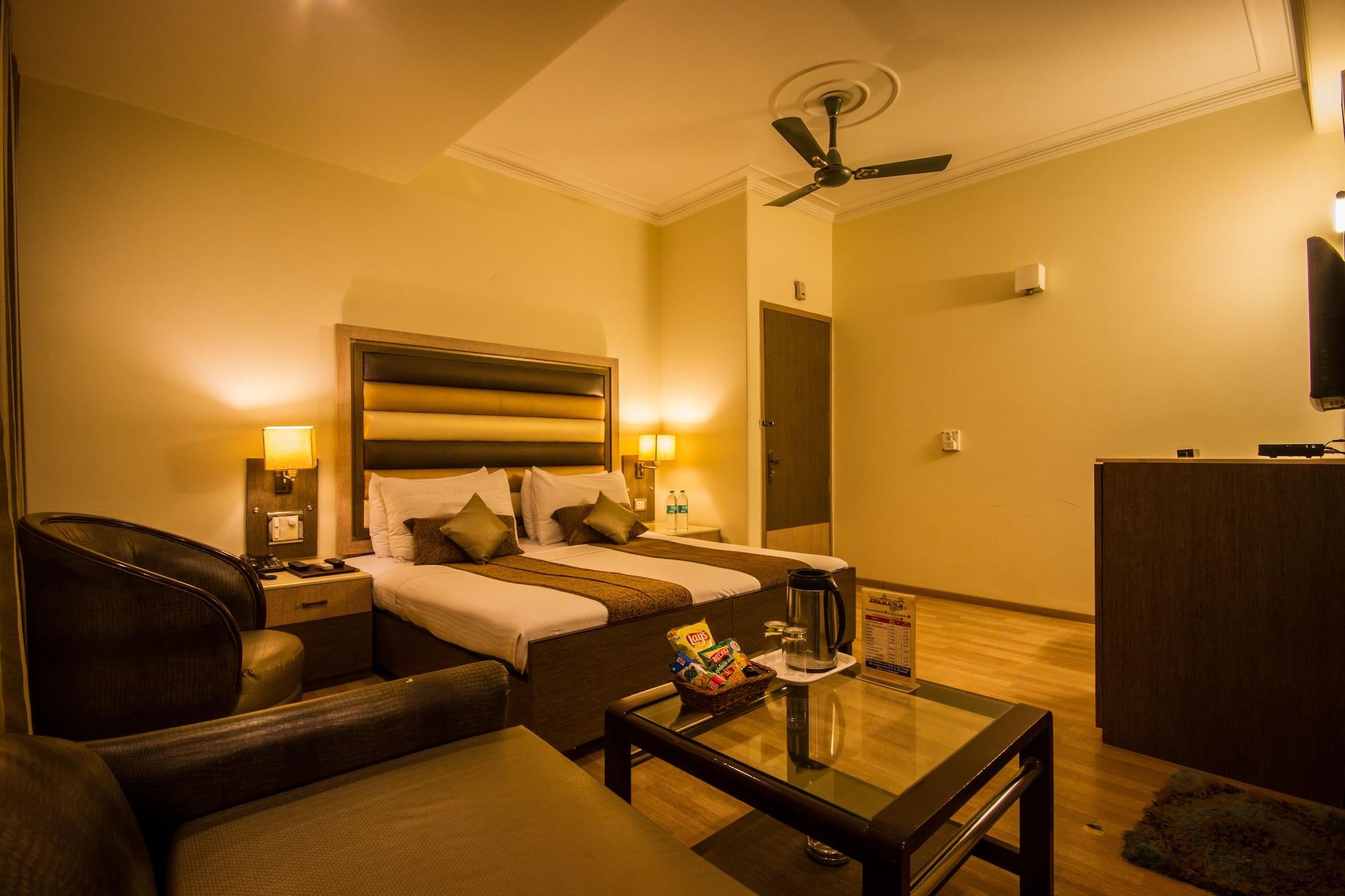The Suncourt Hotel Yatri Delhi  Exterior photo