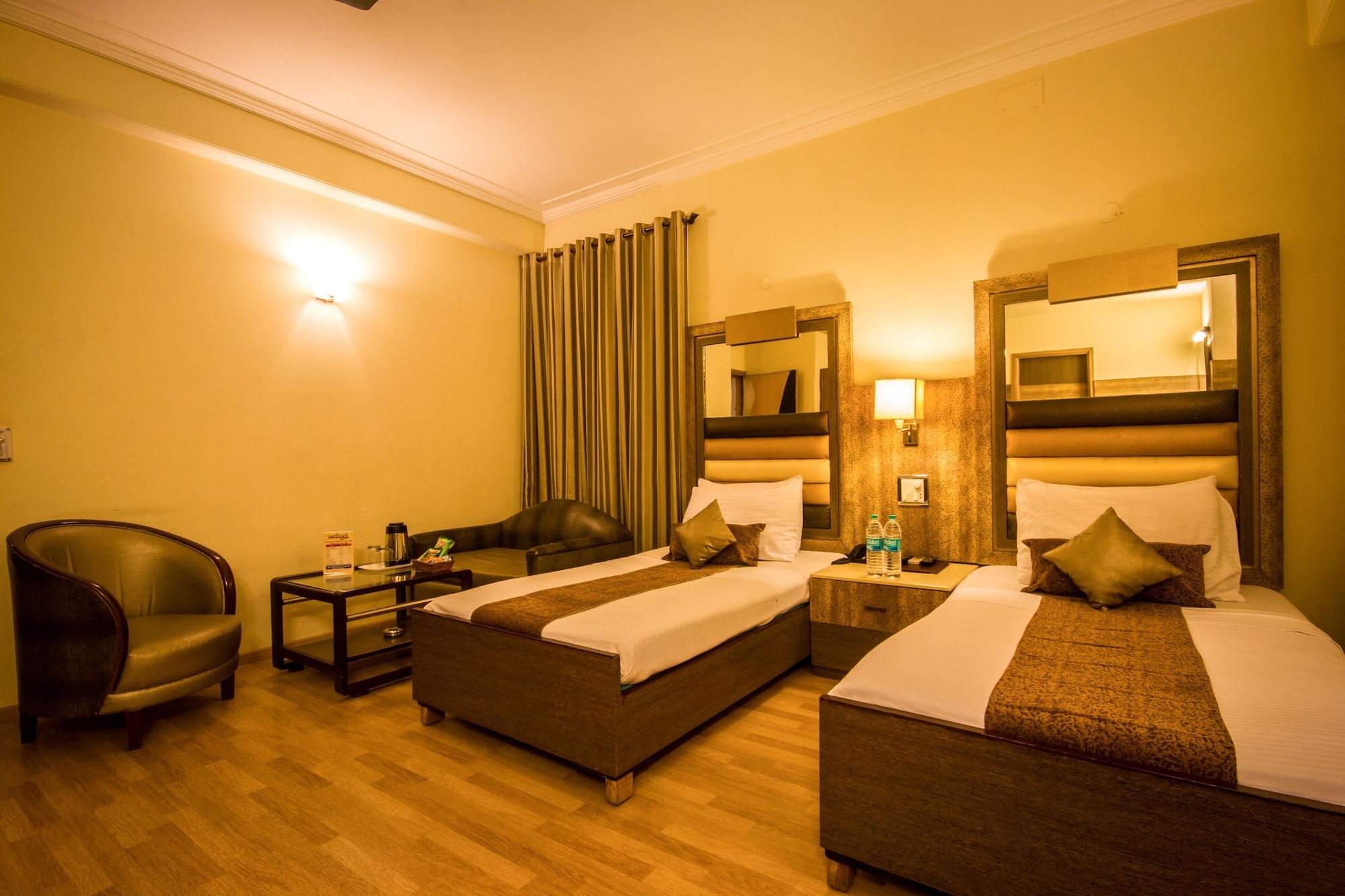 The Suncourt Hotel Yatri Delhi  Exterior photo