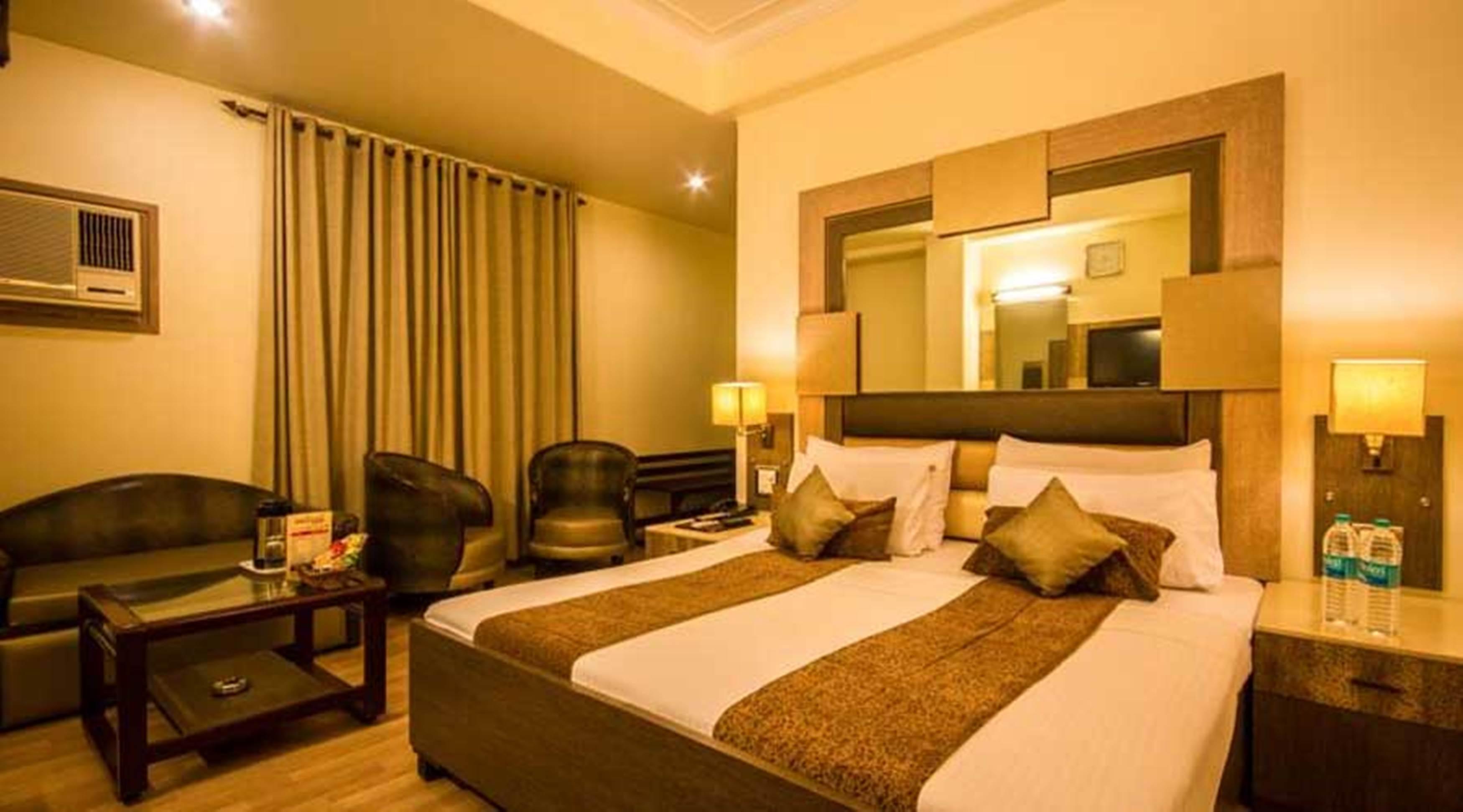 The Suncourt Hotel Yatri Delhi  Room photo