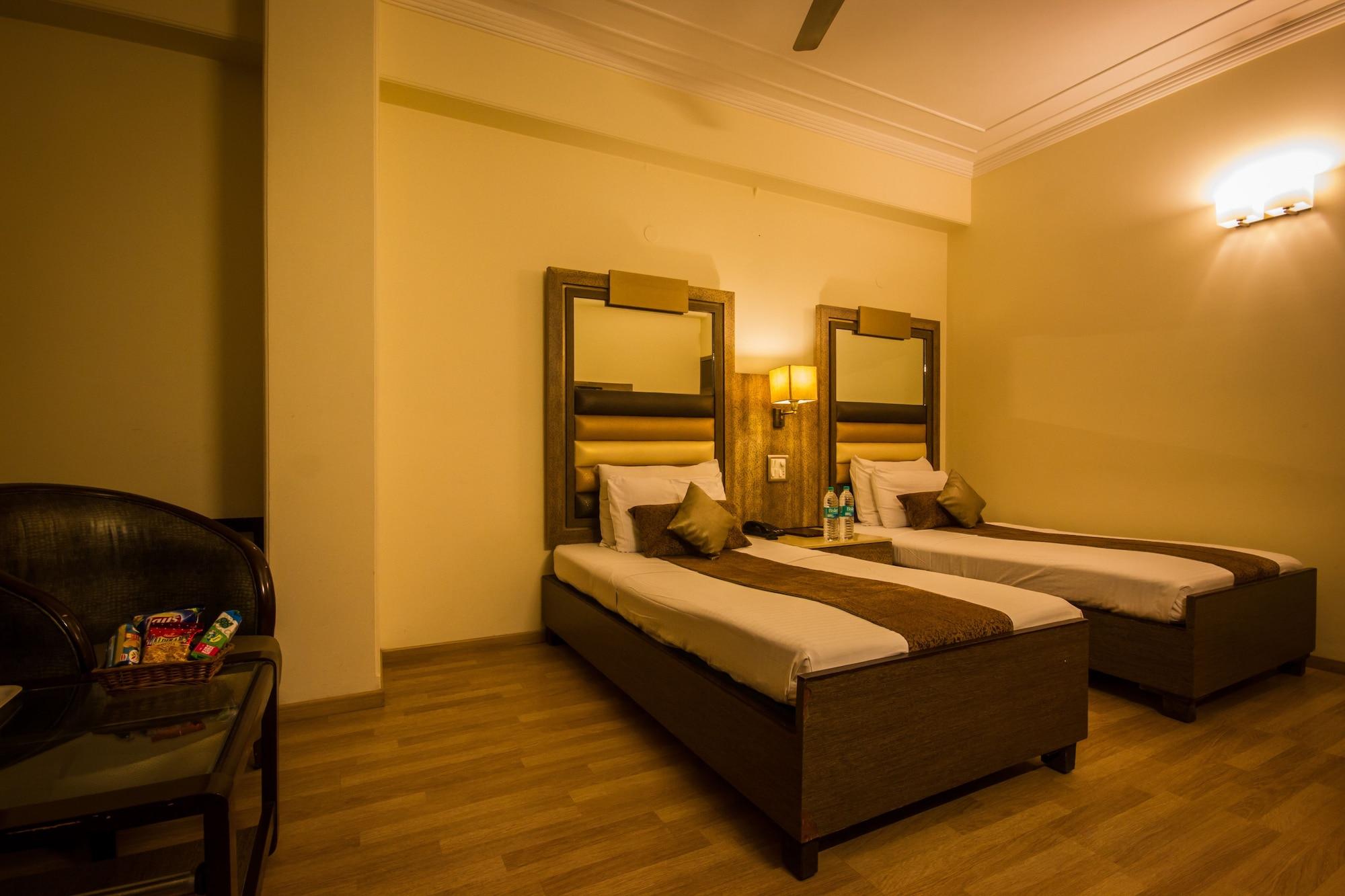 The Suncourt Hotel Yatri Delhi  Exterior photo
