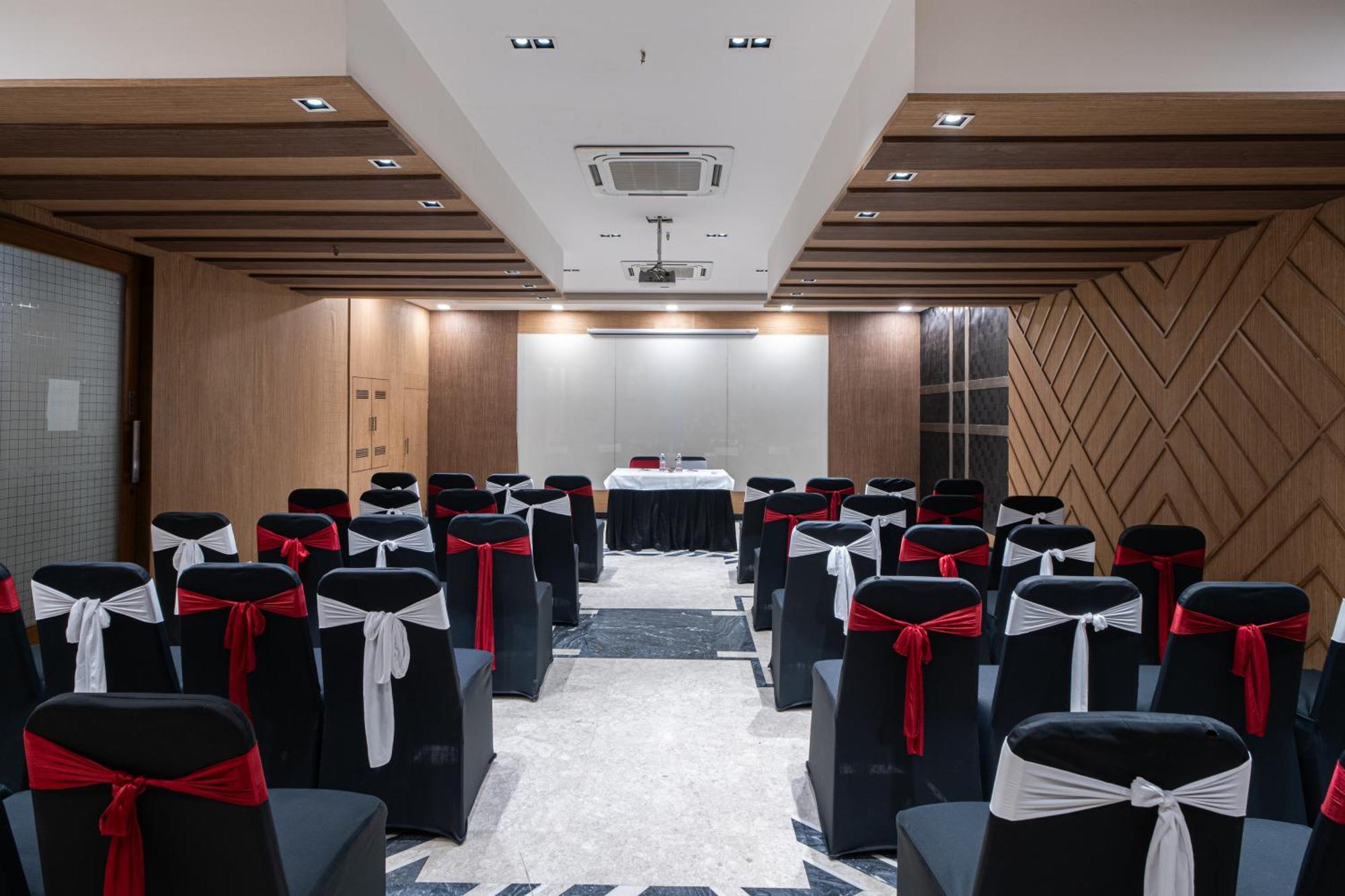 The Suncourt Hotel Yatri Delhi  Exterior photo