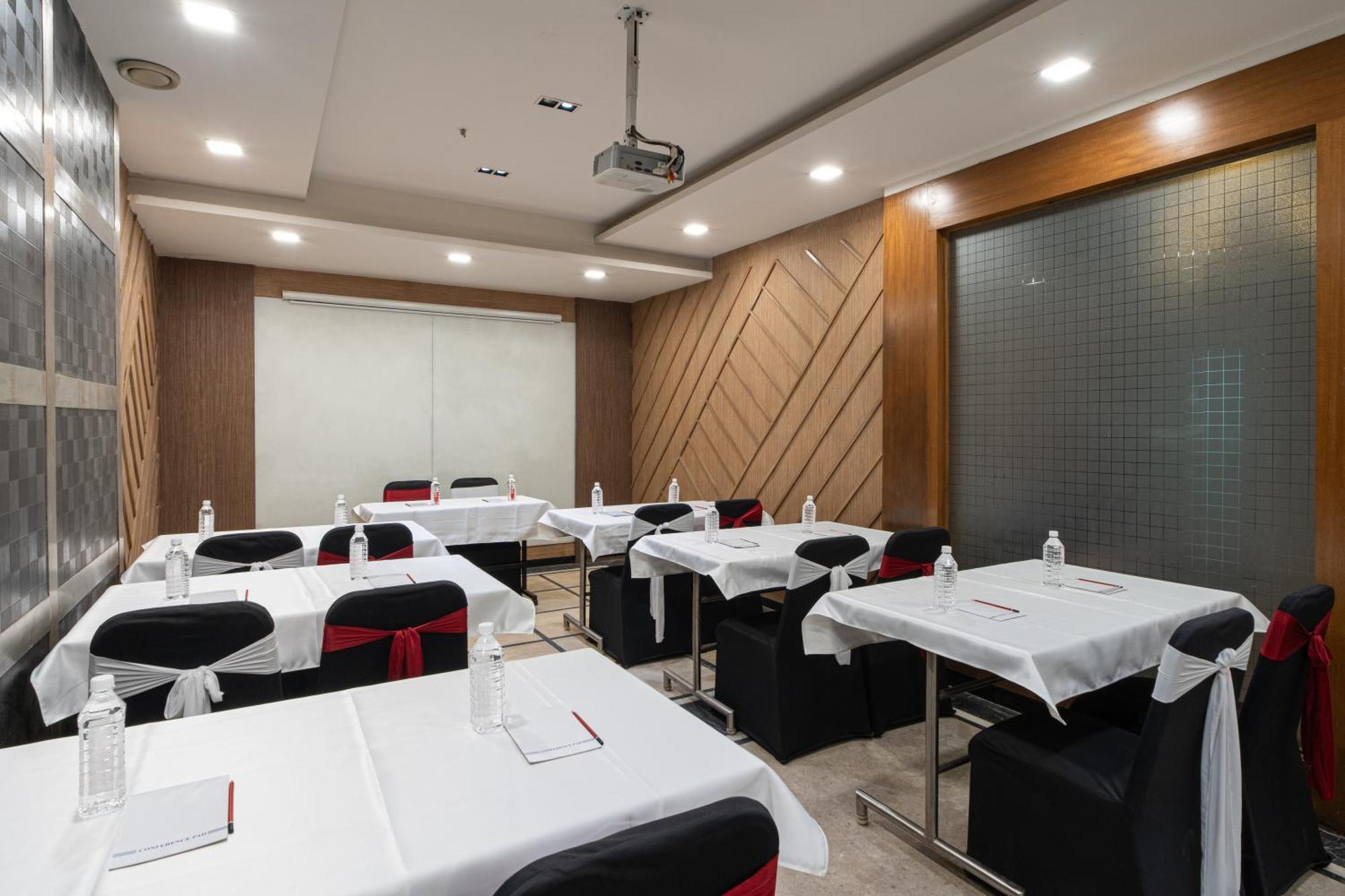 The Suncourt Hotel Yatri Delhi  Exterior photo