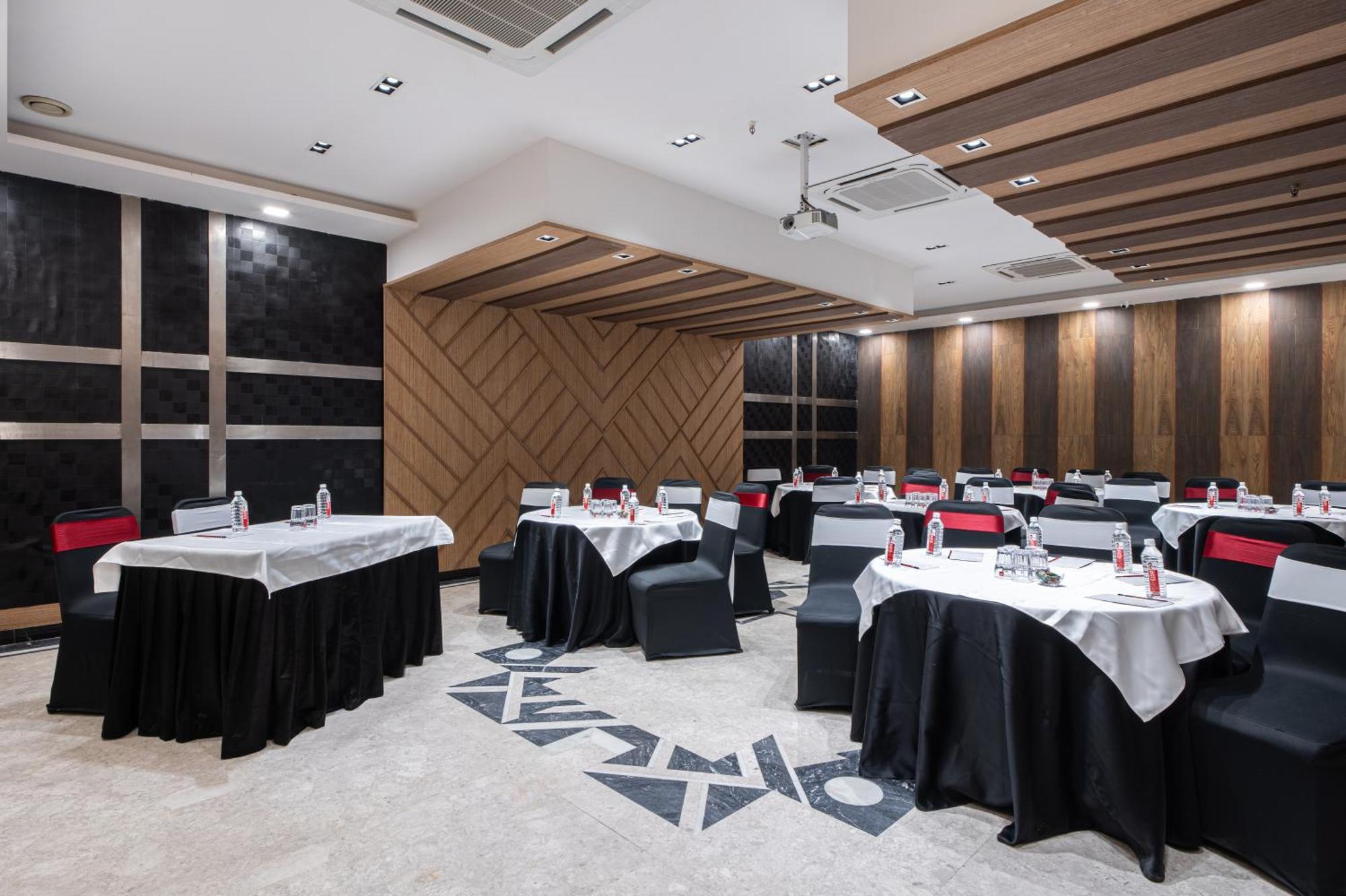 The Suncourt Hotel Yatri Delhi  Exterior photo