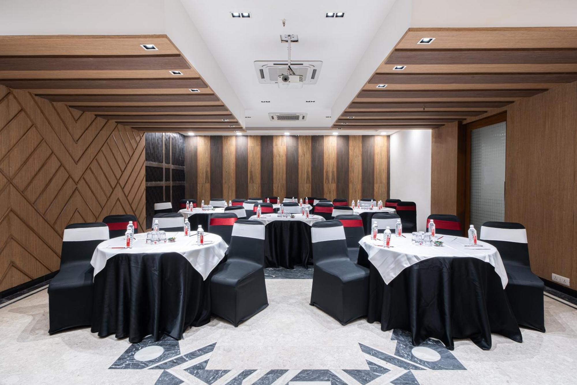 The Suncourt Hotel Yatri Delhi  Exterior photo