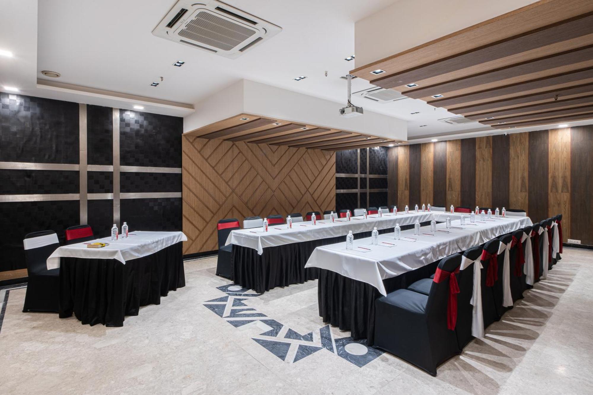 The Suncourt Hotel Yatri Delhi  Exterior photo