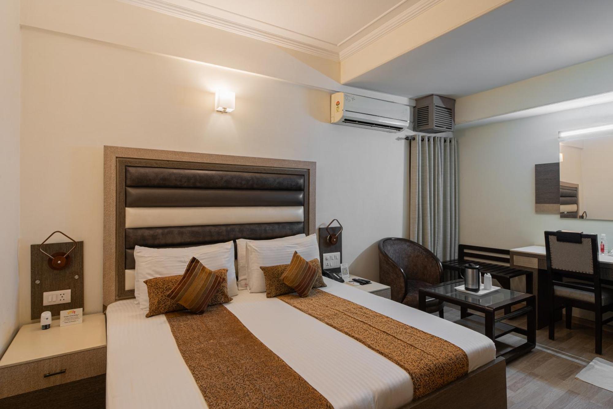 The Suncourt Hotel Yatri Delhi  Exterior photo