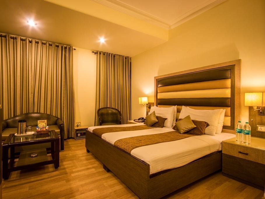 The Suncourt Hotel Yatri Delhi  Exterior photo