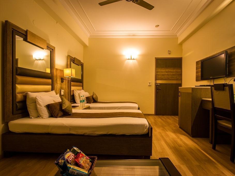 The Suncourt Hotel Yatri Delhi  Exterior photo