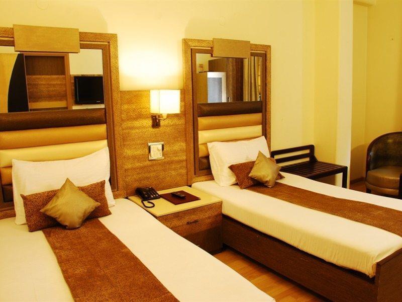 The Suncourt Hotel Yatri Delhi  Exterior photo