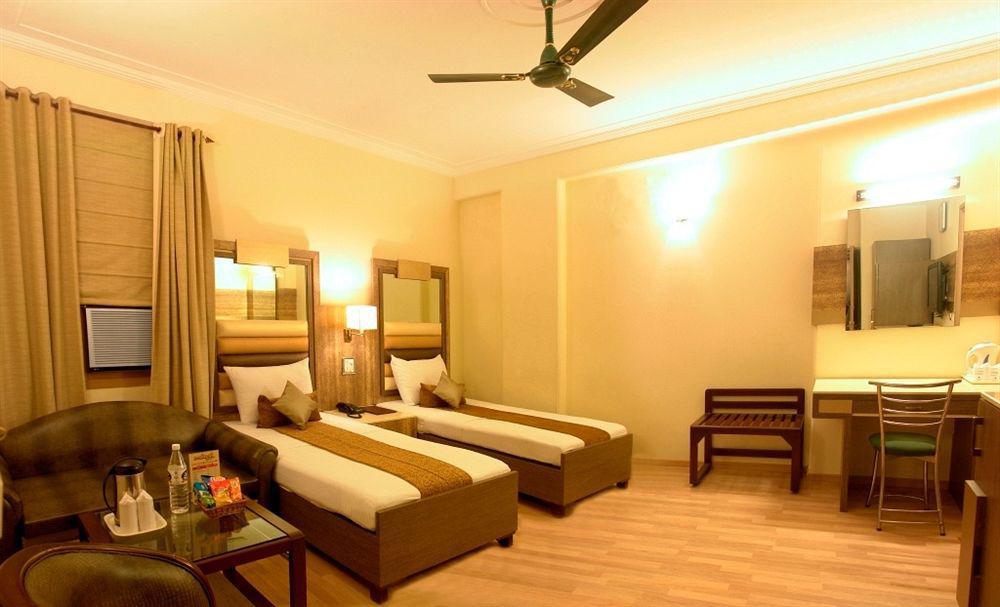 The Suncourt Hotel Yatri Delhi  Exterior photo